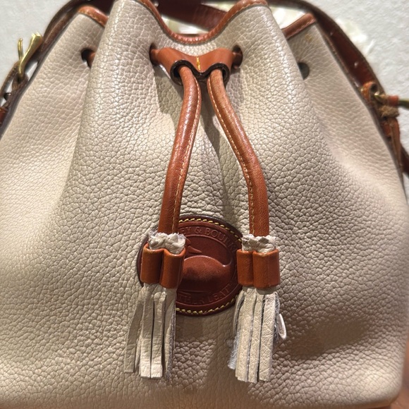 Dooney & Bourke A6-898762 Vintage Bucket Shoulder Bag - Picture 3 of 16